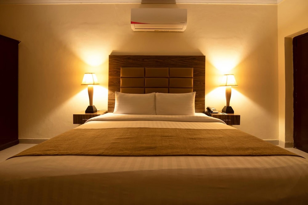 Hotel One Lalazar Multan 12/29