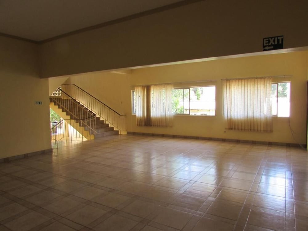 The Equator Hotel 29/60