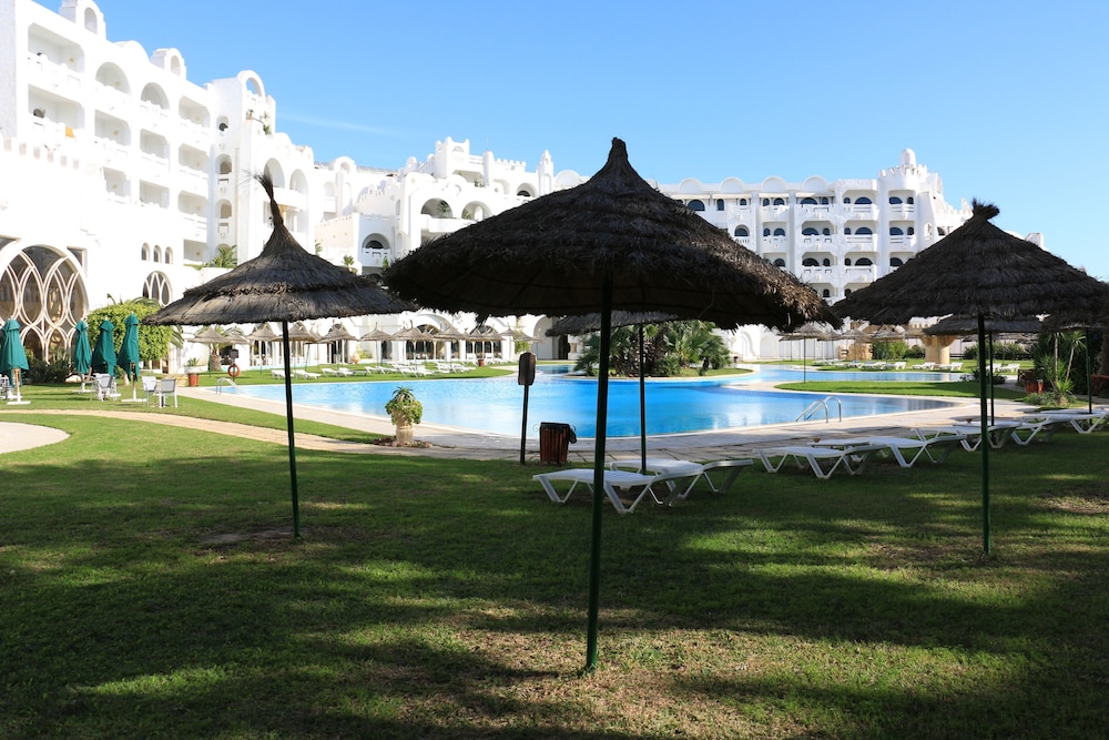 Lella Baya And Thalasso 57/71