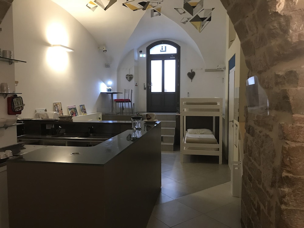 Little Italy Hostel 22/32