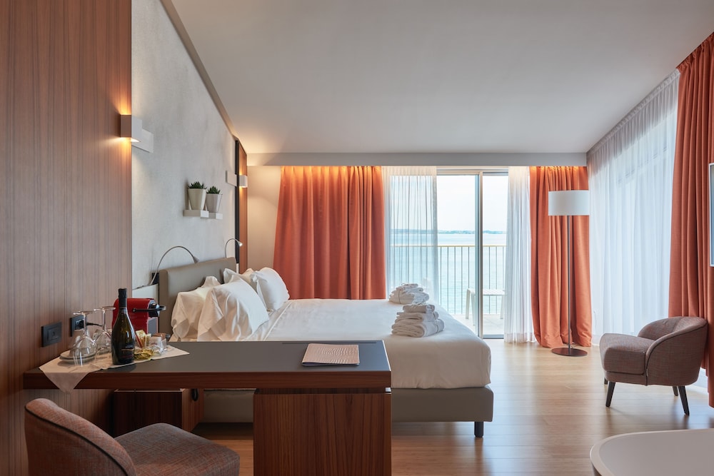 JUNIOR SUITE, STUDIO
