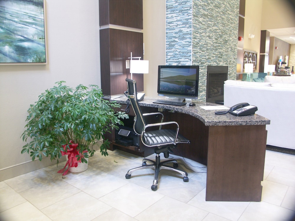 Holiday Inn Express Hotel And Suites Cleveland Northwest 51/61
