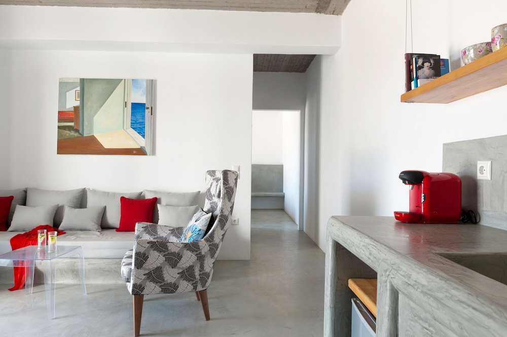 Christou Estate 24/50