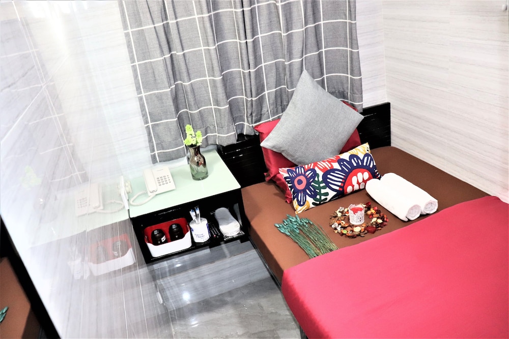 Metrocity Lounge 15/30