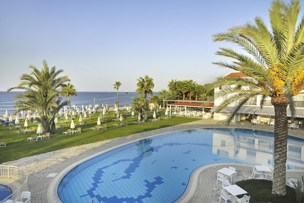 Akti Beach Hotel & Village Resort 66/68