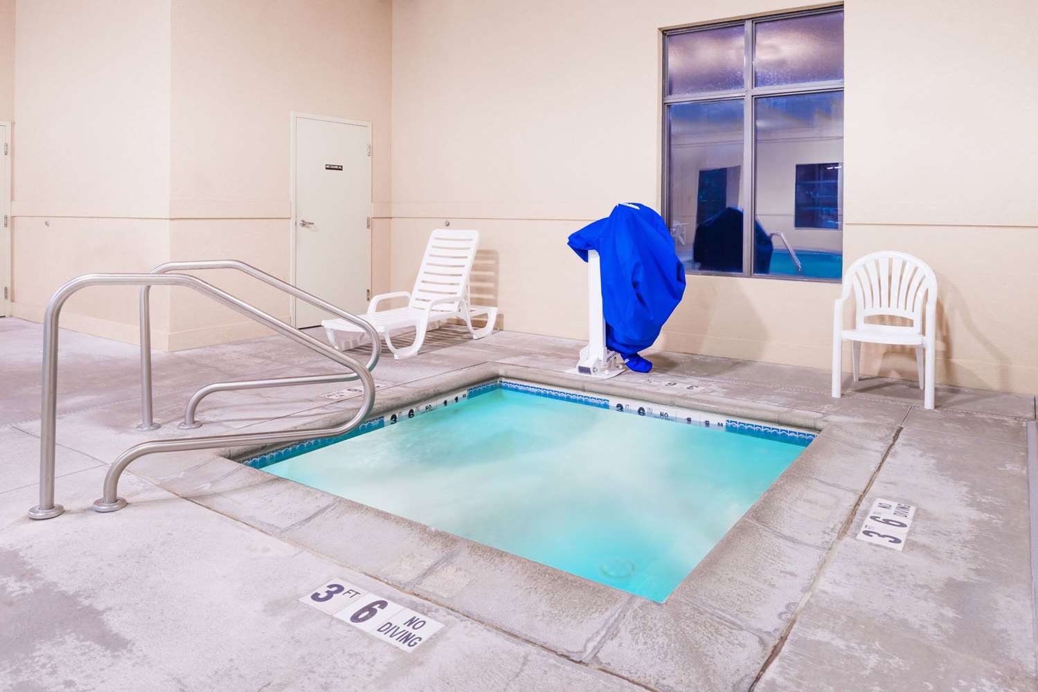 Super 8 by Wyndham Columbia East 4/10