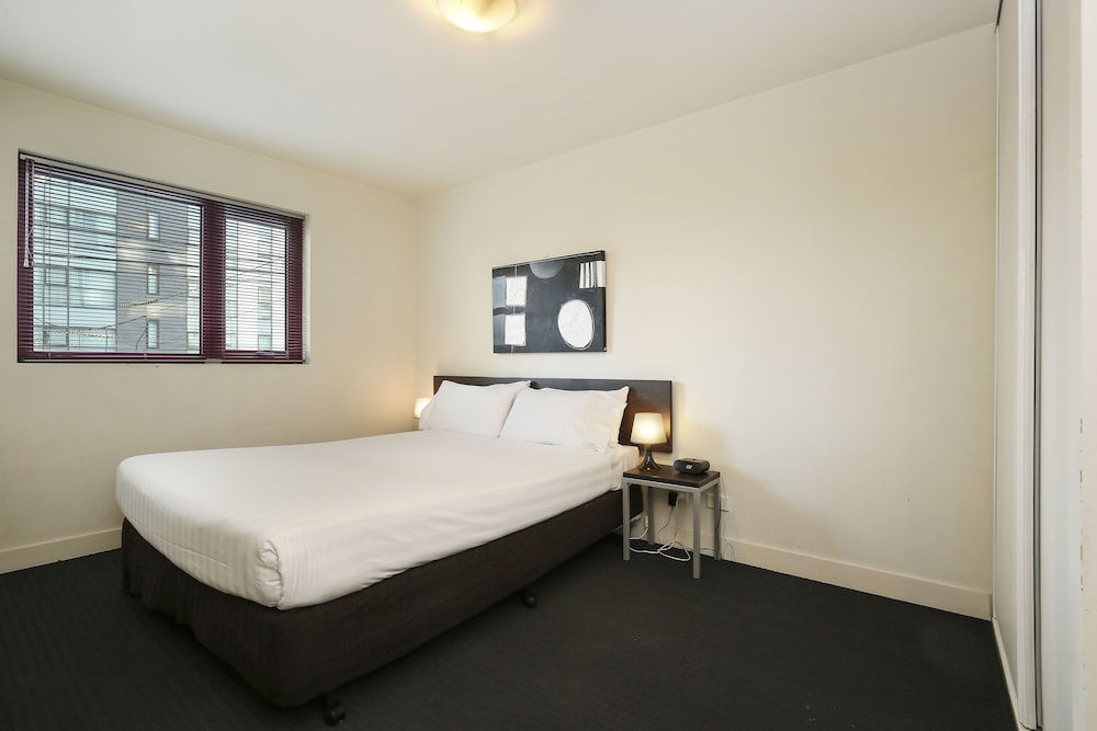 PLUM SERVICED APARTMENTS CARLTON 10/40