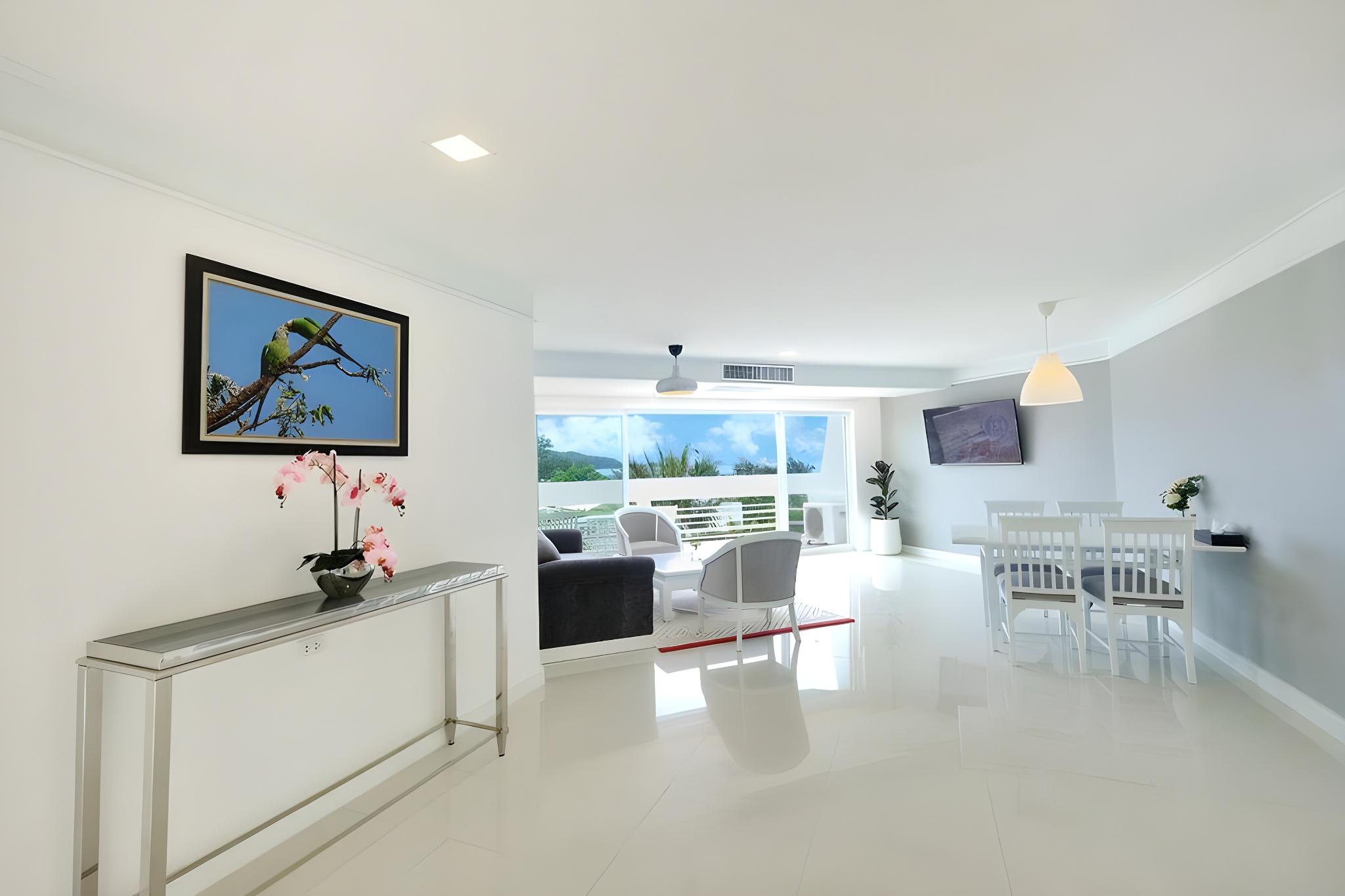 2 BEDROOMS, PREMIUM, SUITE