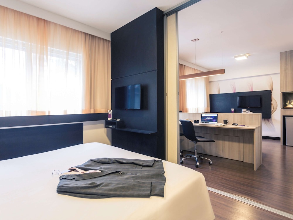 SUPERIOR, SUITE, QUEEN BED, SOFA