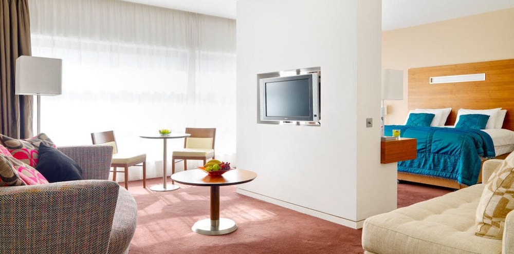 Clayton Hotel 41/64