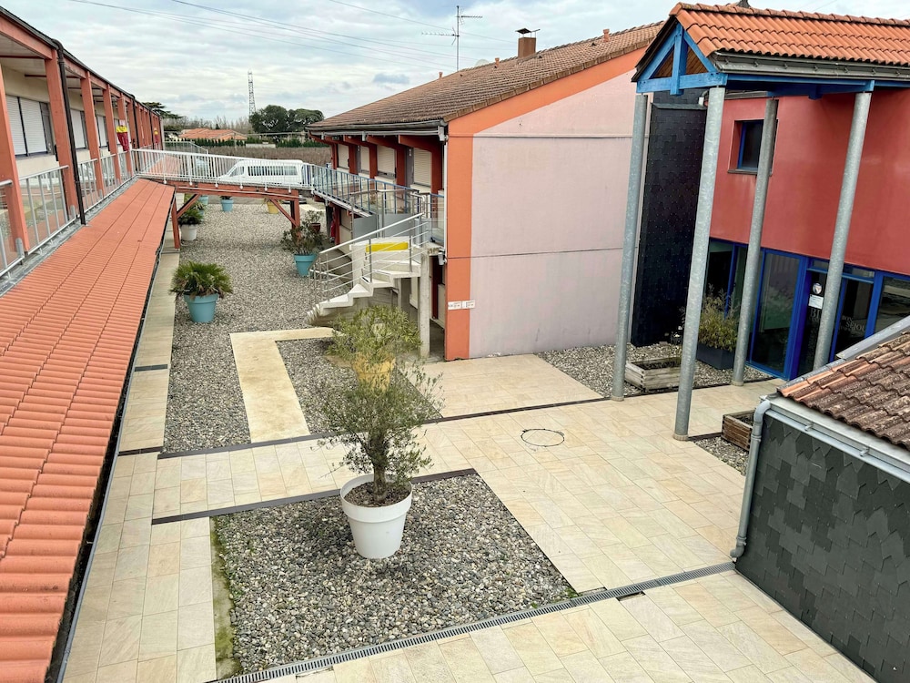 HOTEL KYRIAD TOULOUSE SUD - ROQUES 41/50