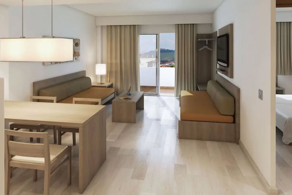 Cabot Tres Torres Apartamentos 36/65