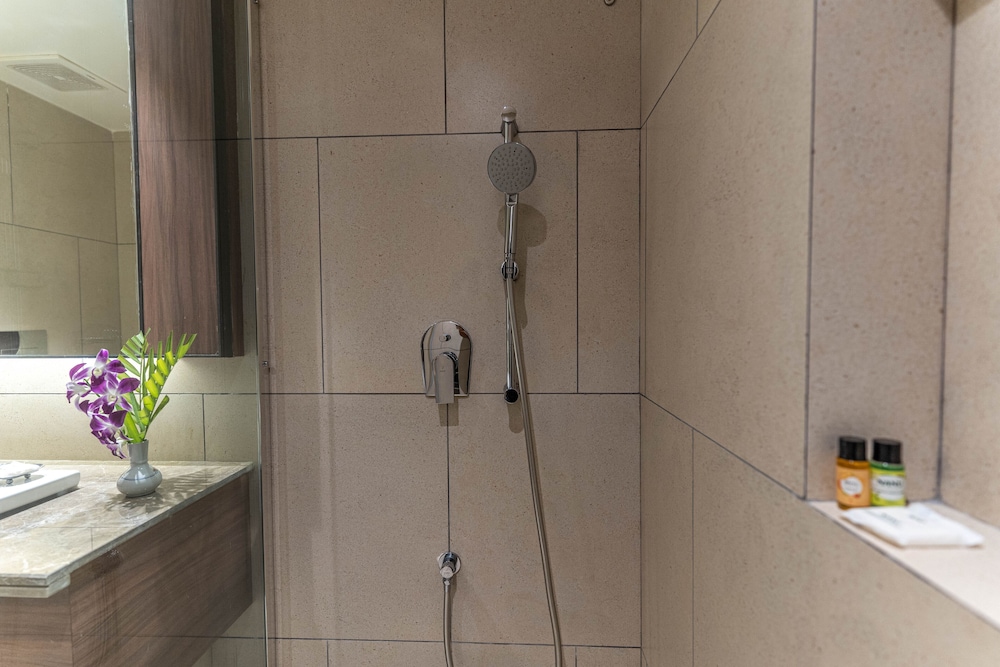 Nanu Beach Resort and Spa 50/50