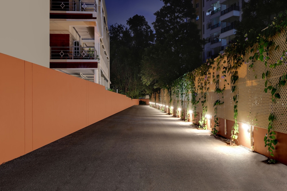 Royal Orchid Suites 49/58