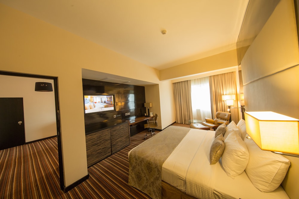 Ramada by Wyndham Colombo 13/46