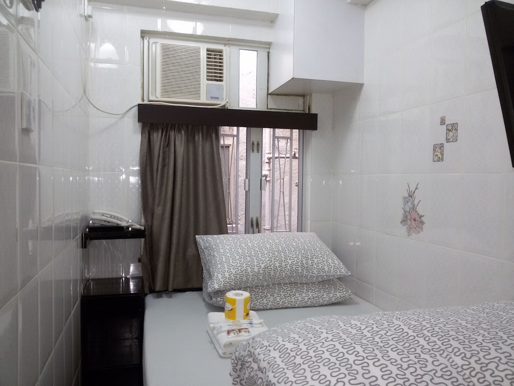 ROOM, SINGLE, PRIVATE BATHROOM
