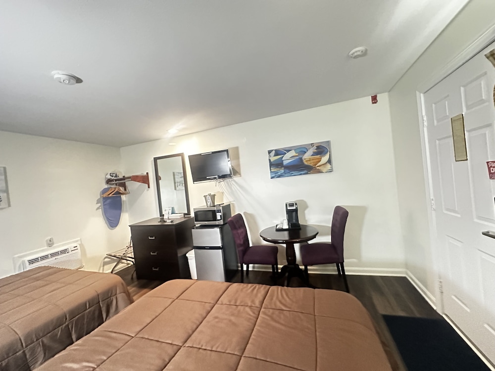 Blue Spruce Motel & Townhouses 22/43