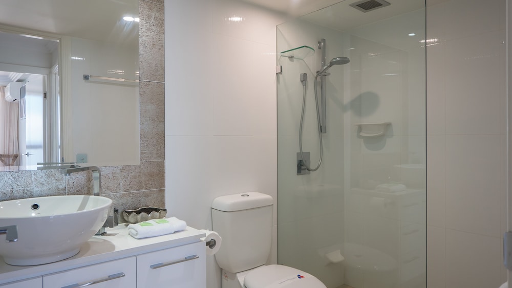 Norfolk Luxury Beachfront Apartments 73/74