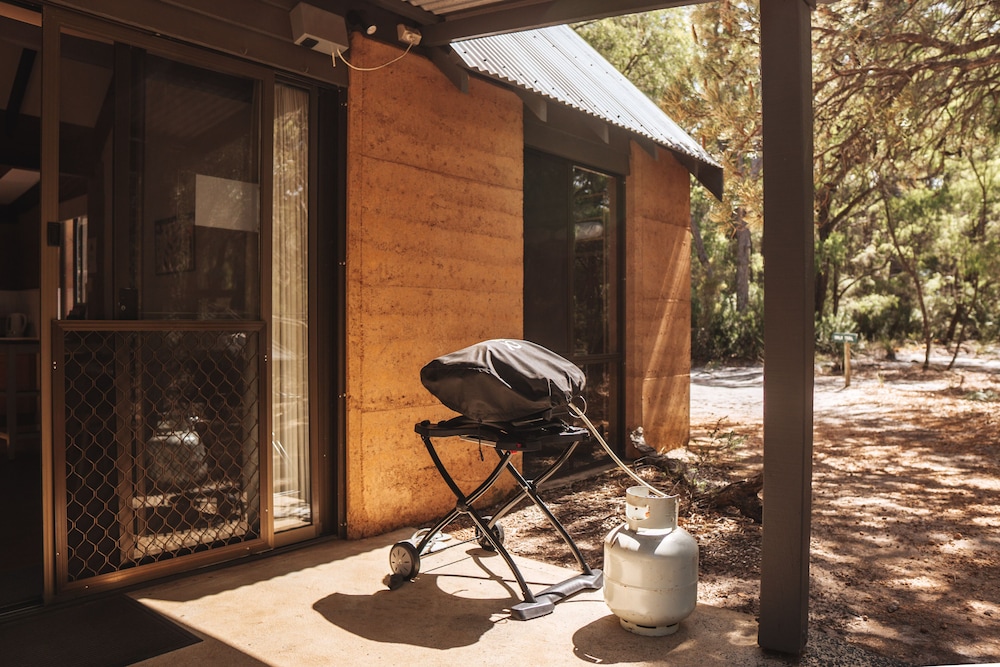 BUSSELLS BUSHLAND COTTAGES 44/47