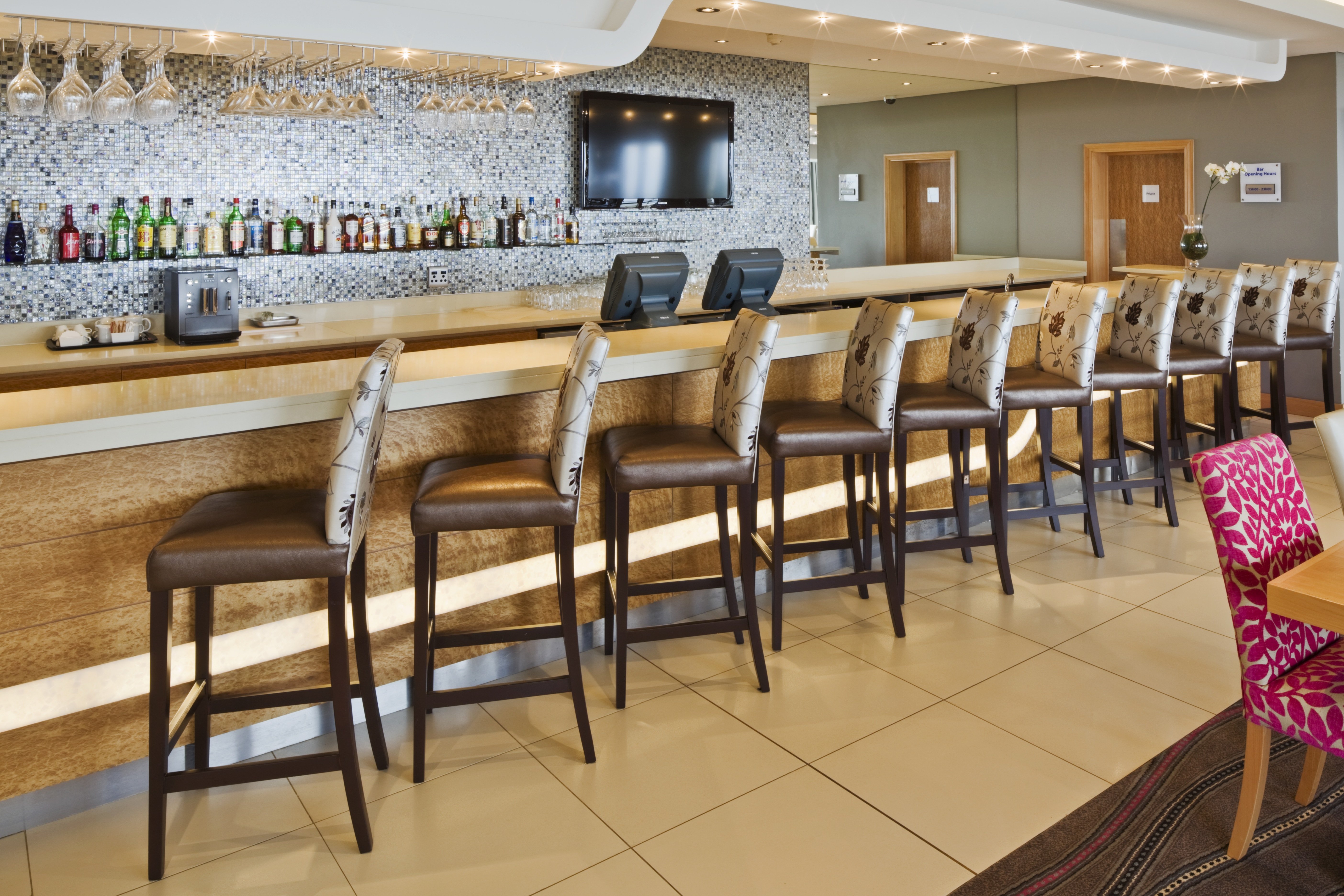 HOLIDAY INN EXPRESS DURBAN - UMHLANGA 65/83