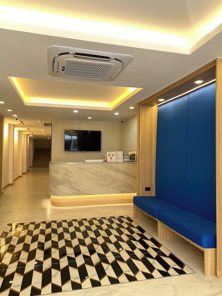 Armoni Patong Beach Hotel 12/78