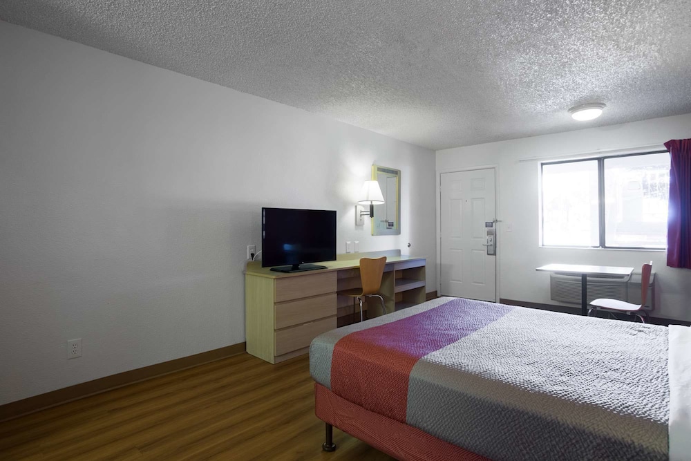 Motel6 Kingman, AZ - Route 66 West 12/43
