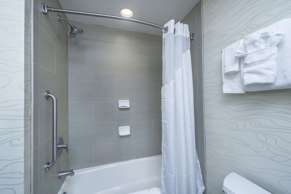 Holiday Inn Express Hotel And Suites Charleston Arpt Conv Ctr Area 14/67
