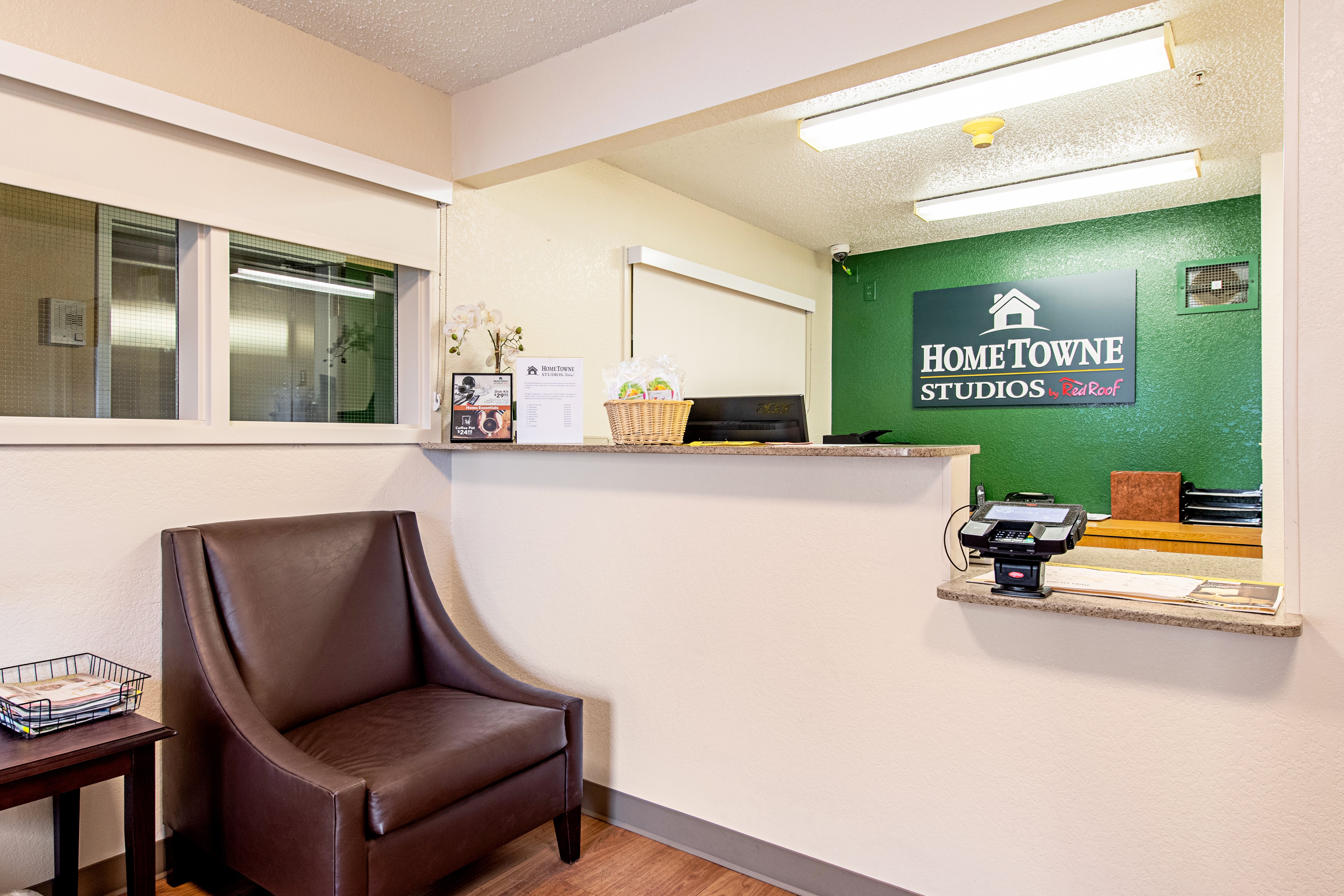 HomeTowne Studios by Red Roof Tacoma - Puyallup 8/30