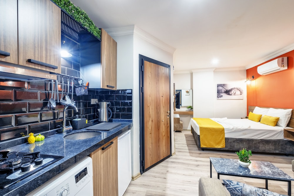 Terra Rossa Suites 24/44
