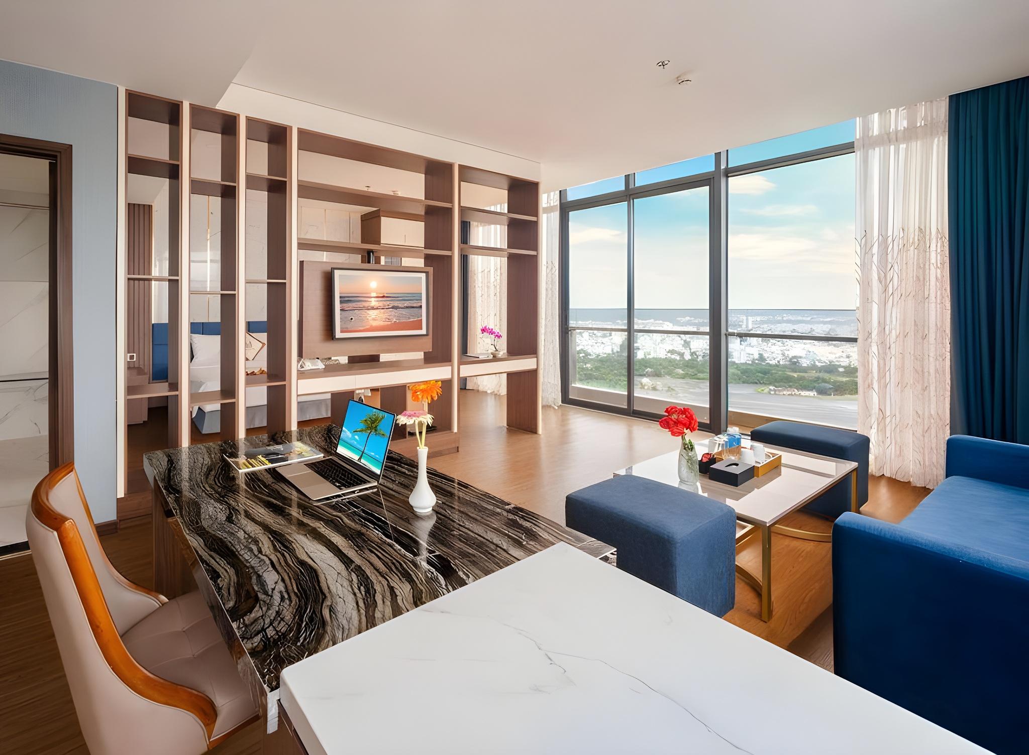 PREMIUM, DOUBLE BED, PARTIAL OCEAN VIEW, BALCONY