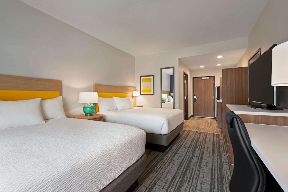 Days Inn & Suites By Wyndham Beaumont West / I-10 & Walden 16/47