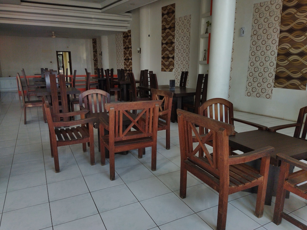 Hotel Kencana Jaya by ZUZU 44/50