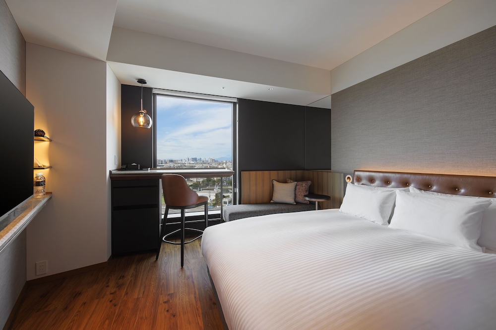 SUPERIOR, QUEEN BED, RIVER VIEW