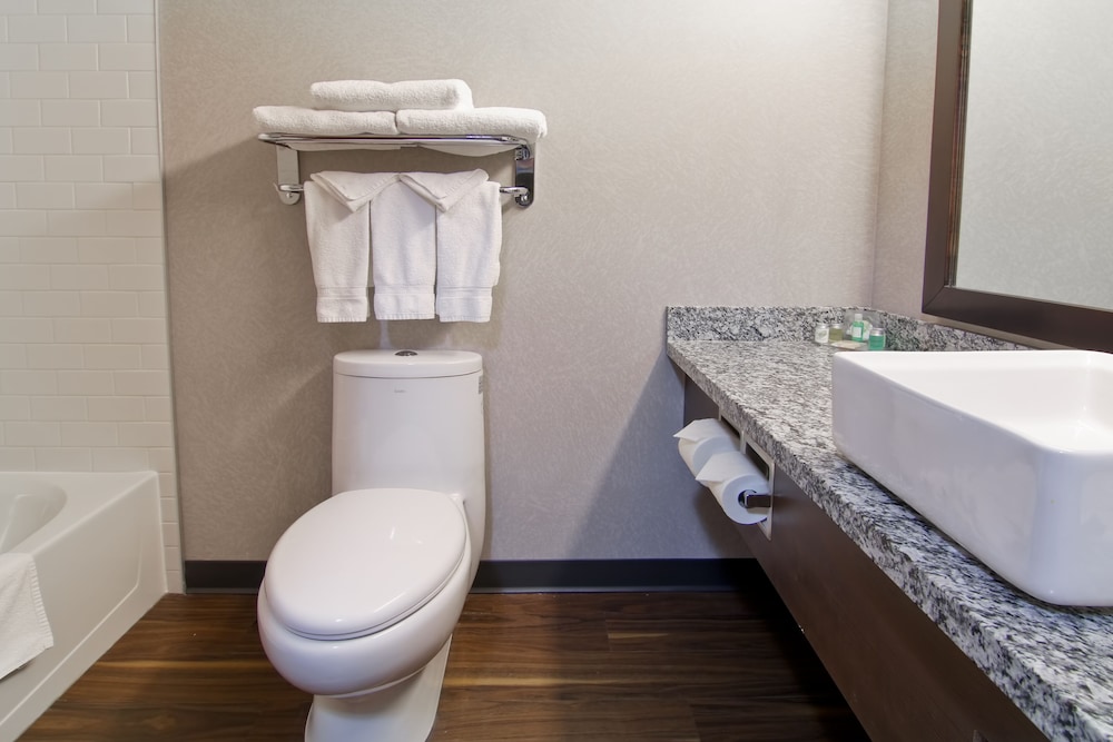 Home Inn and Suites Regina Airport 21/68