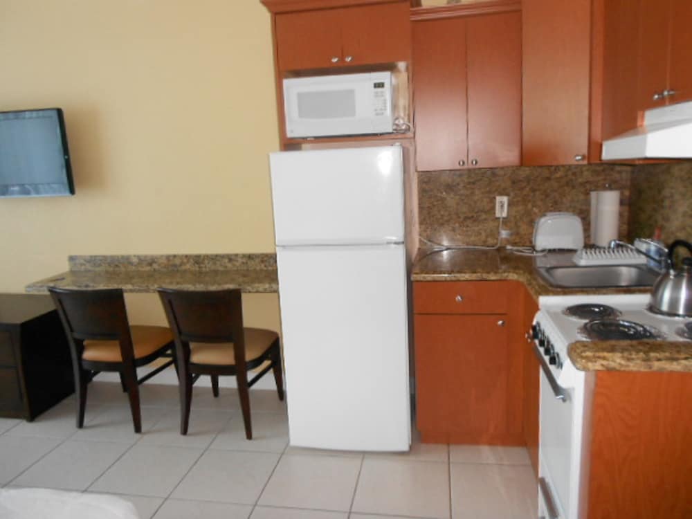 Ocean Front Casablanca Studios with FULL KITCHENS & Beach access By BL Rentals 32/50