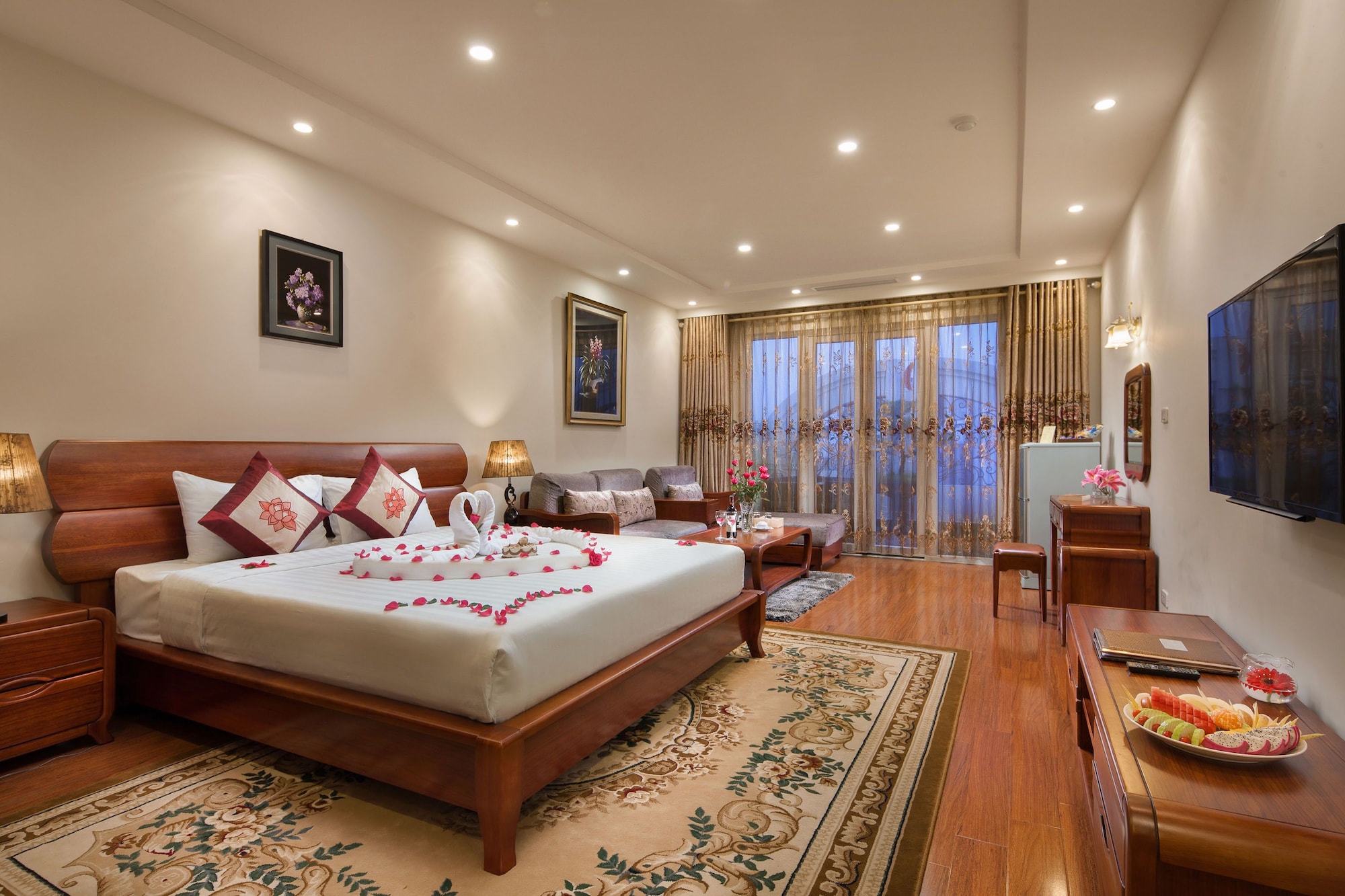 SUITE, CITY VIEW, BALCONY