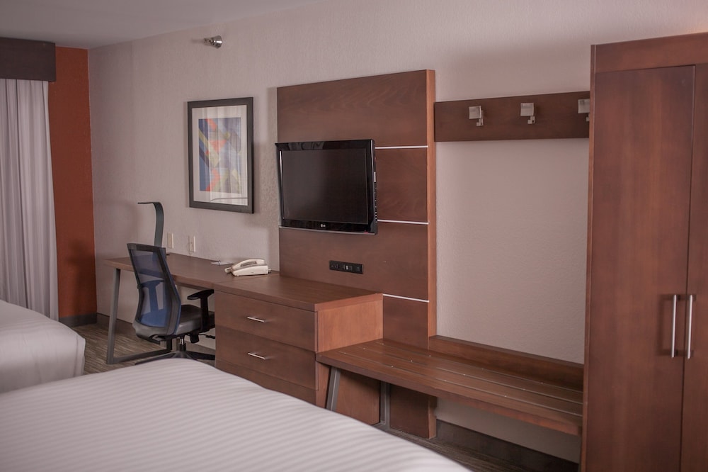 Holiday Inn Express and Suites Logan an IHG Hotel 32/71
