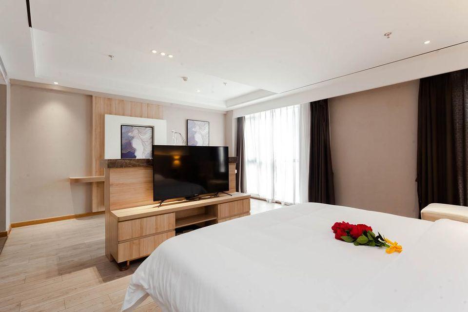 DELUXE, DOUBLE BED