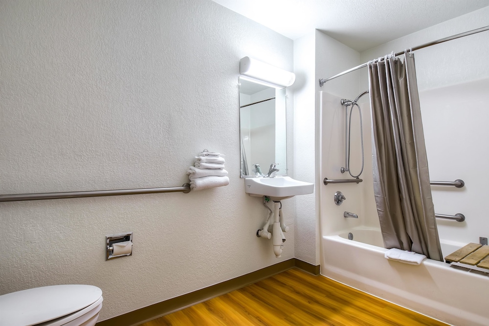 Motel6 Stanton, CA - Anaheim West 56/60