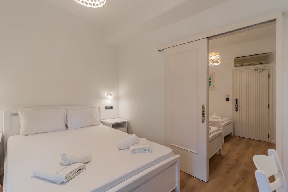 Alamis Apartments 11/50