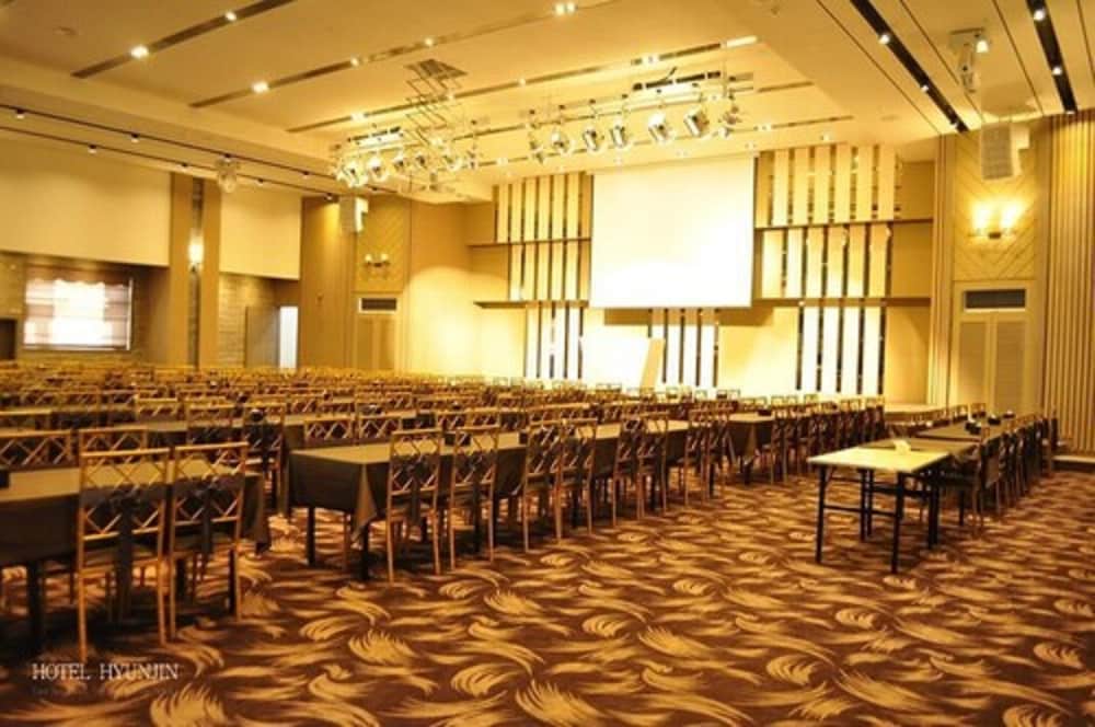 Hyunjin Tourist Hotel 60/72