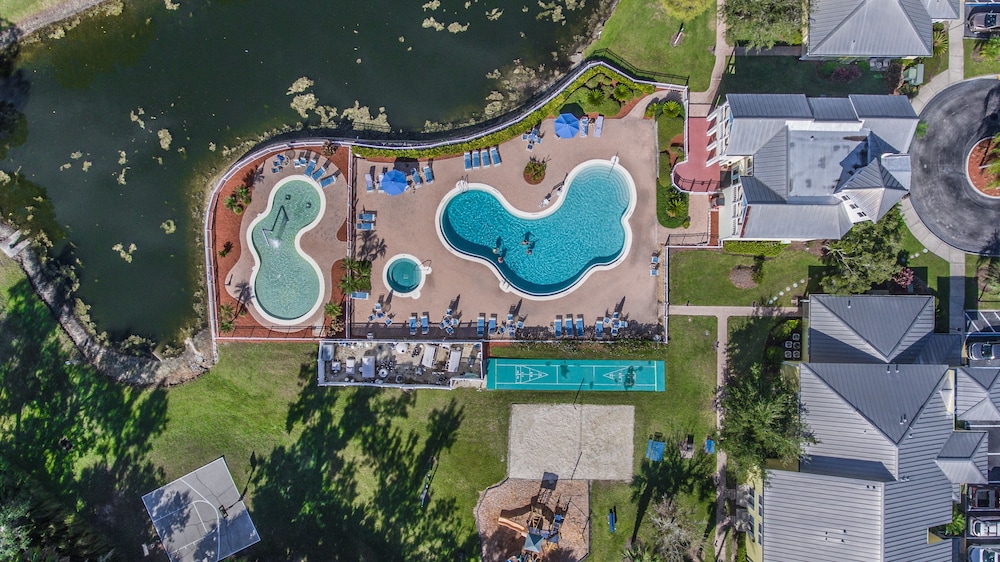 Barefoot Suites 4/69