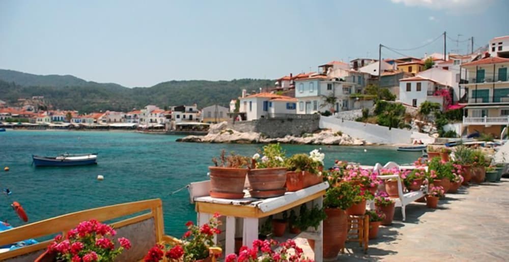 Arion Hotel Samos 53/63