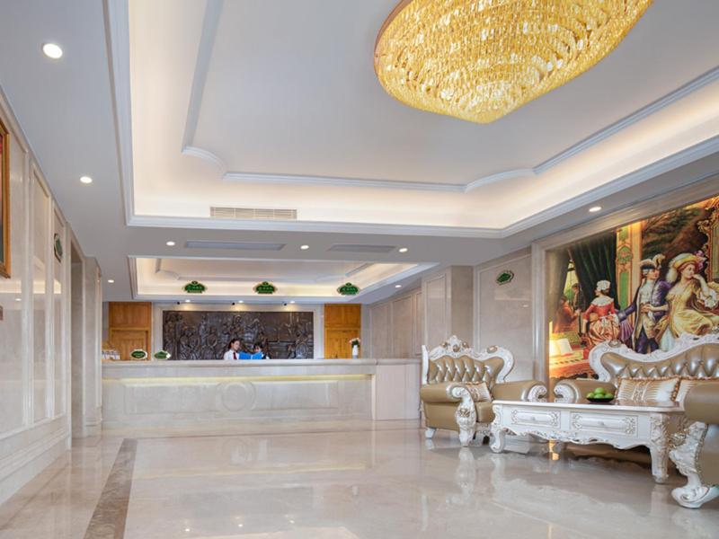 Vienna International Hotel (Huizhou South Railway Station, Wanda Plaza) 8/35