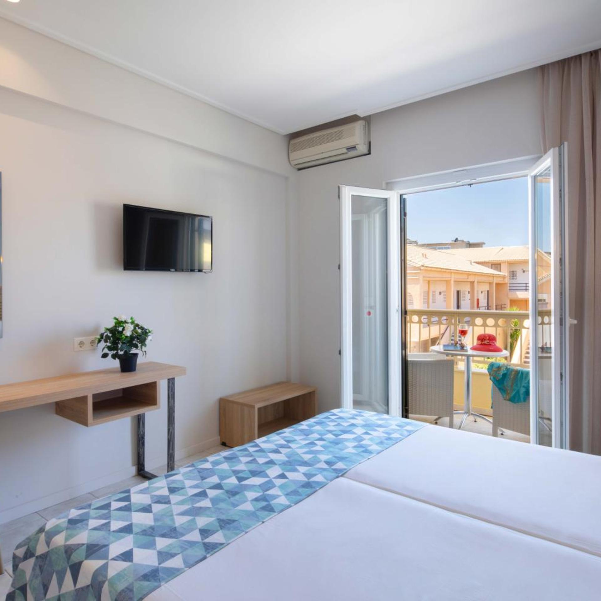 Rossis Beach Hotel 33/58