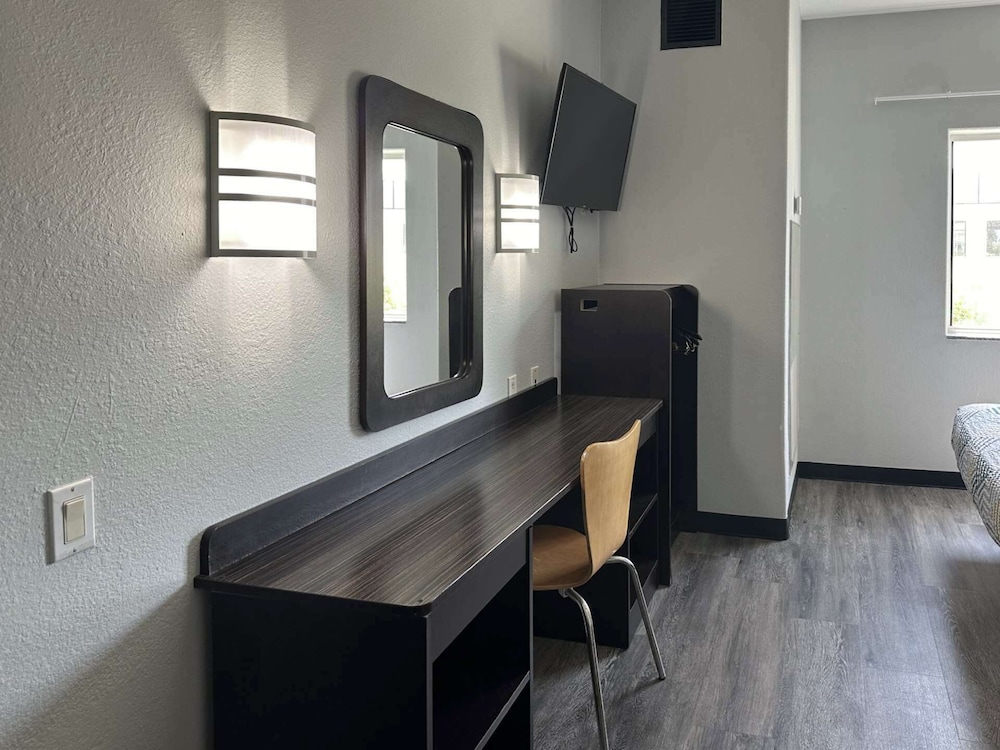 Motel6 Mission, TX 40/49