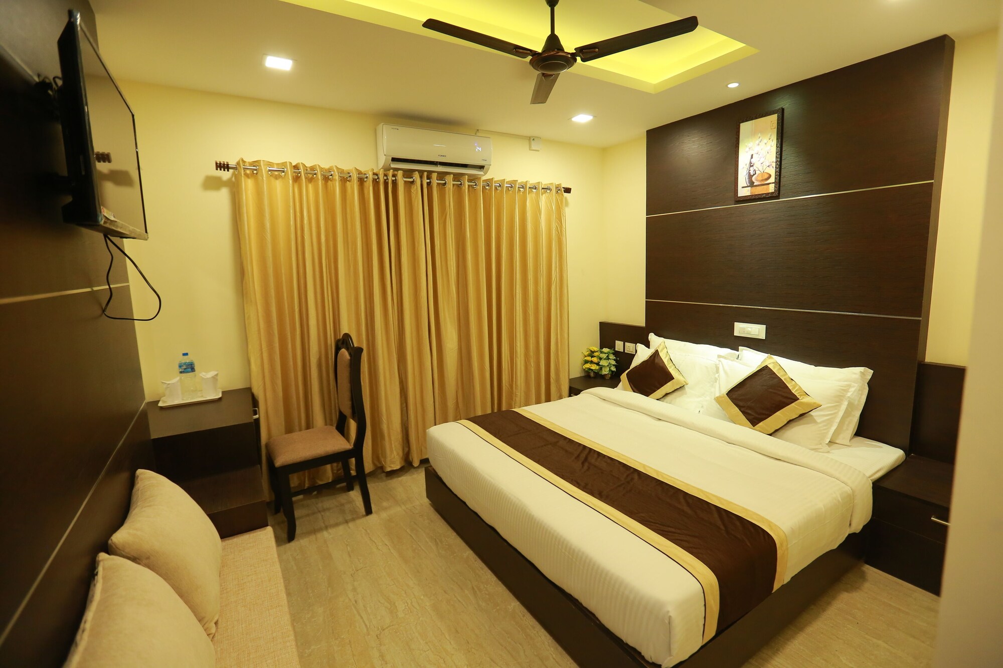 DELUXE, KING BED, CITY VIEW, ACCESSIBLE