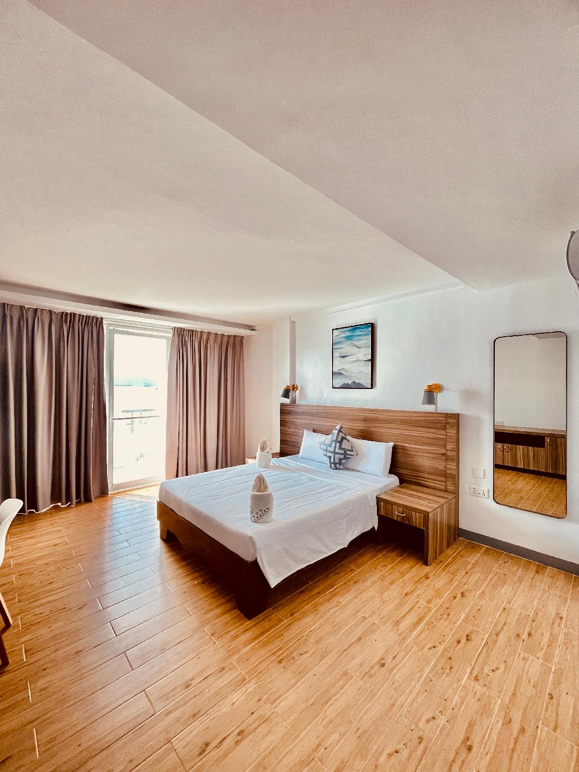 Room, King Bed, Queen Bed, Bay View