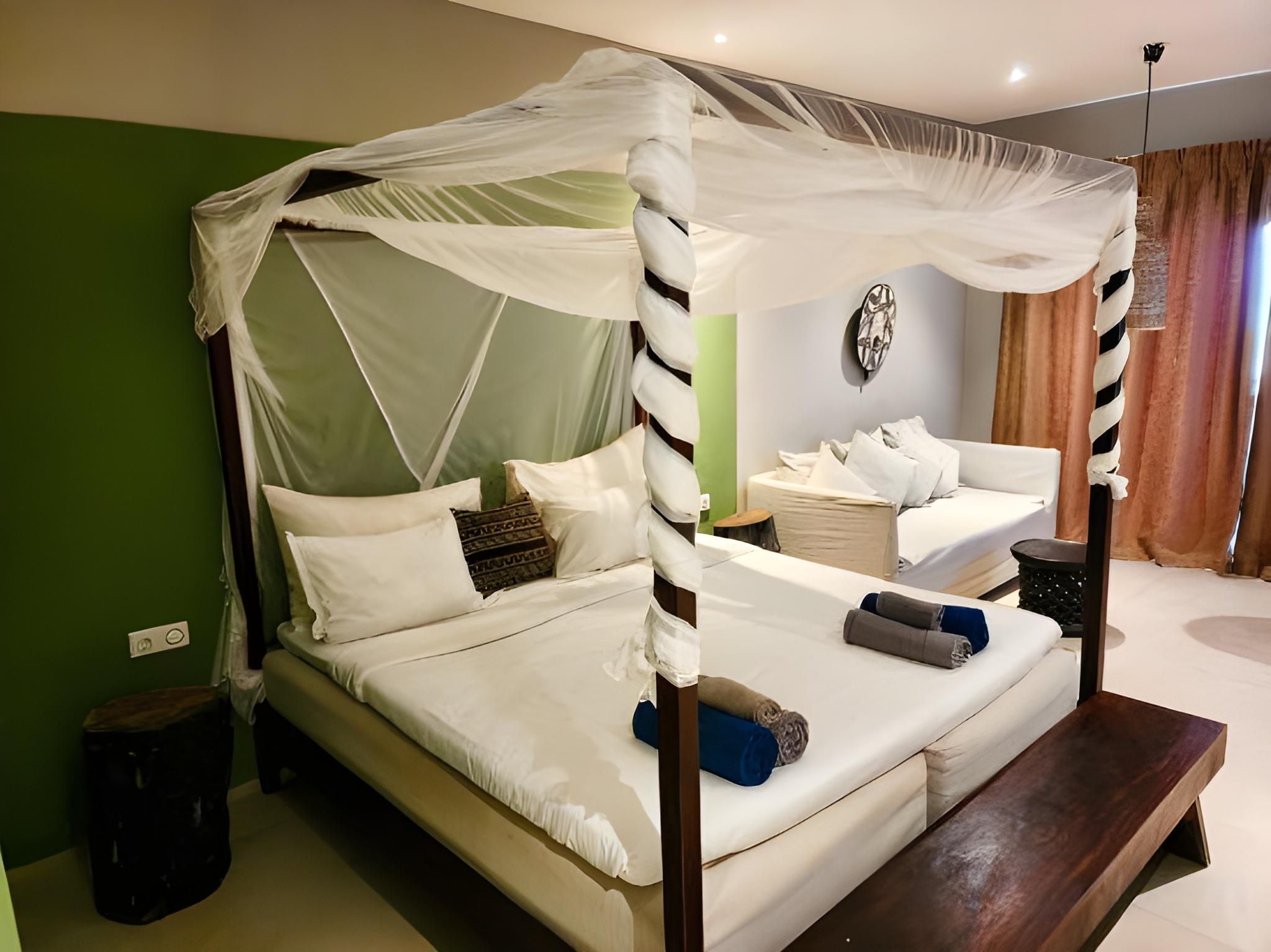 Premium, Queen Bed, Ocean View, Swim Up Pool
