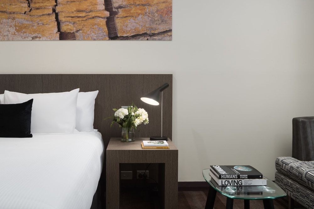 RYDGES WORLD SQUARE 48/66